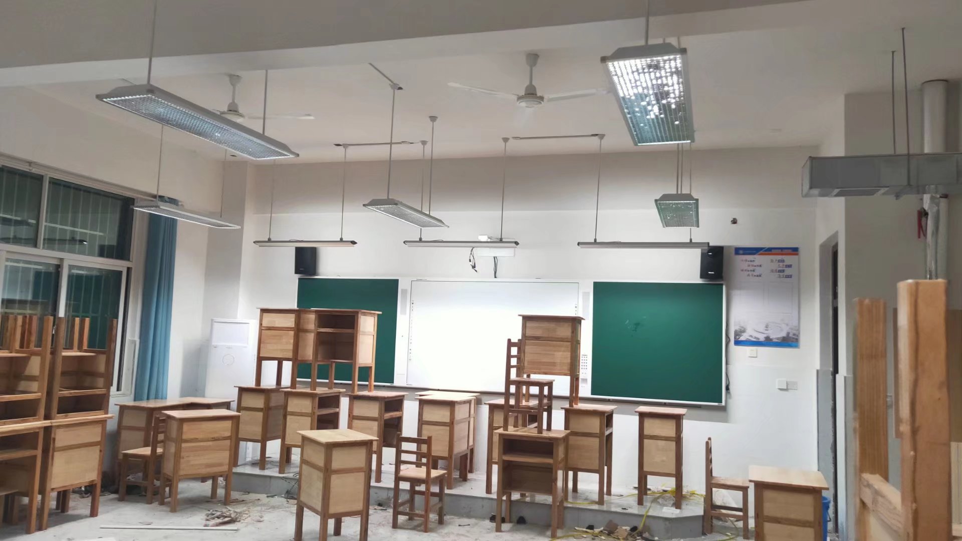 符合國家標(biāo)準(zhǔn)又護(hù)眼的教室照明，有效呵護(hù)學(xué)生的視力健康