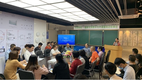 華輝教育照明全員學(xué)習(xí)《六項精進(jìn)》，為夢想加油，為人生助力