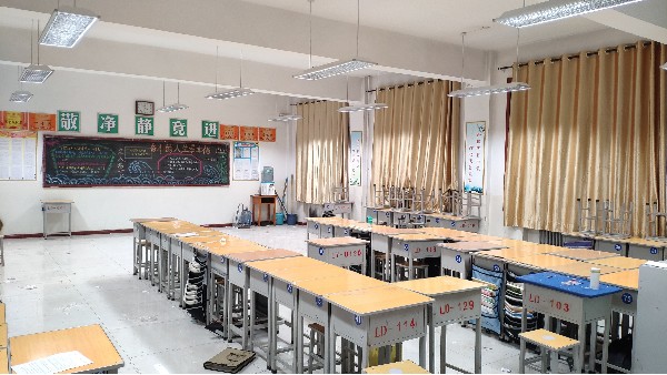 近視超6億上熱搜！教室照明改造只是“新燈換舊燈”？