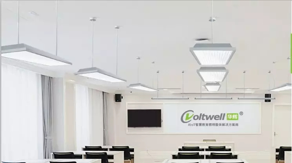 改造教室照明光環(huán)境達(dá)到國家標(biāo)準(zhǔn)，有效預(yù)防學(xué)生近視