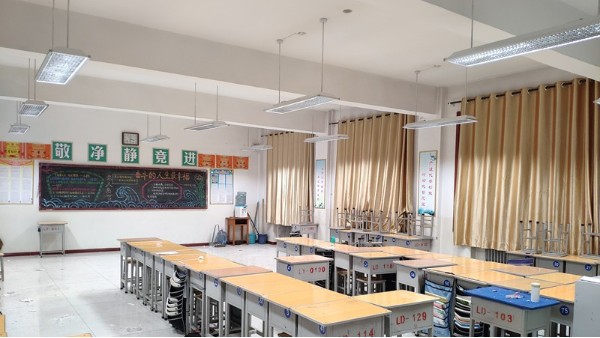 華輝開講啦！教室照明如何選擇專用的LED護(hù)眼黑板燈？