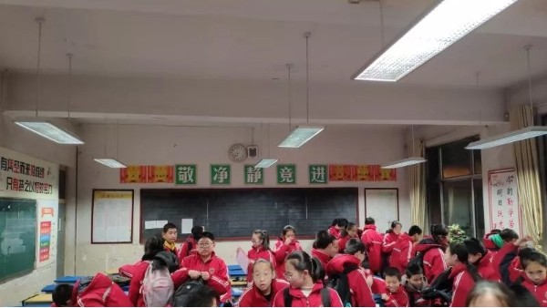 用健康之光守護(hù)成長(zhǎng)，教室照明改造達(dá)標(biāo)計(jì)劃如火如荼進(jìn)行~