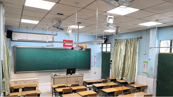 打響校園近視“阻擊戰(zhàn)”，學校需要配備護眼教室燈具