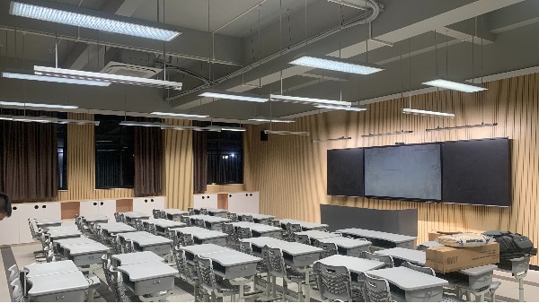 教室照明迎巨變！新國標(biāo)發(fā)布，護(hù)眼燈進(jìn)入2.0時(shí)代