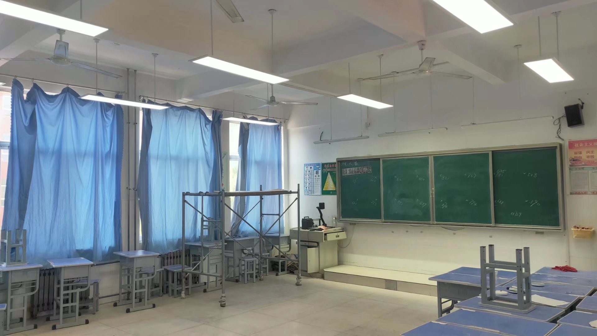 華輝教育照明用心呵護(hù)學(xué)生雙眼，LED護(hù)眼教室燈具改善照明環(huán)境