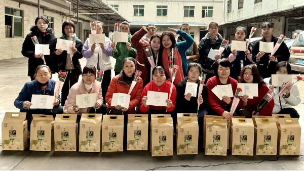 當(dāng)鮮花遇見(jiàn)光：維格教育照明的女神節(jié)藏著多少溫柔彩蛋