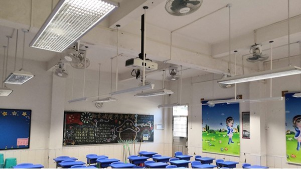 提醒大家教室照明改造需要專業(yè)設(shè)計(jì)，推薦選擇華輝教育照明