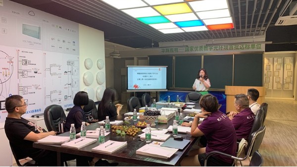 熱烈歡迎廣東<i style='color:red'>盛和塾</i>佛塾容桂利他小組蒞臨華輝教育照明參觀指導