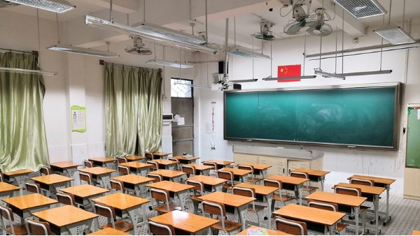 華輝開講啦~如何選擇護(hù)眼教室燈？需要哪些關(guān)鍵指標(biāo)？