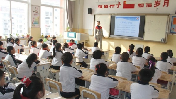 近視防控，教室照明選對LED護(hù)眼燈教室燈具有多重要？